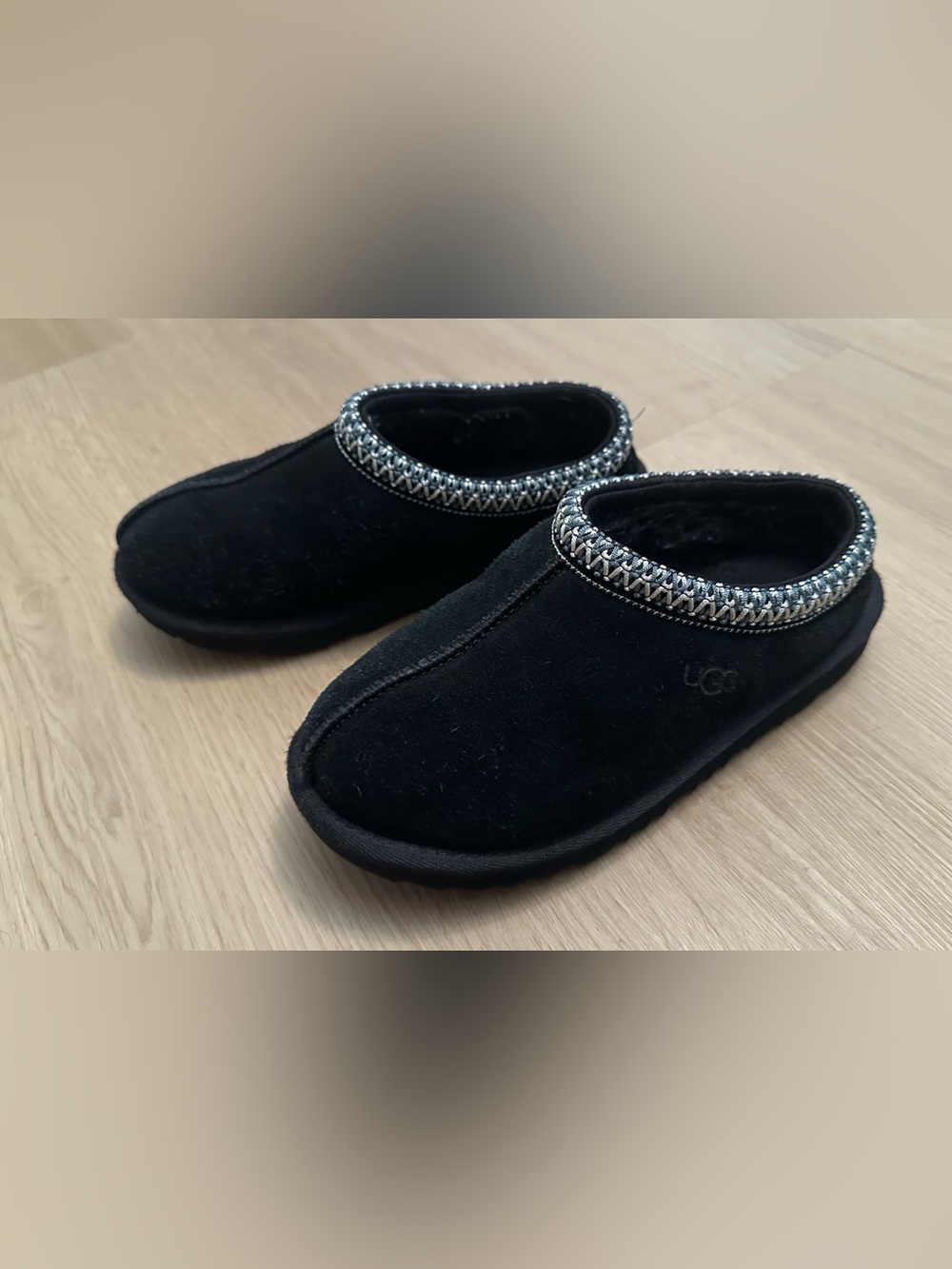 UGG